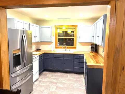 Kitchen - 176 The Village Dr, Nancy, KY 42544 photo 2 of 2