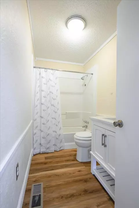 Bath - 1075 Bee Creek Rd, Corbin, KY 40701 photo 1 of 1