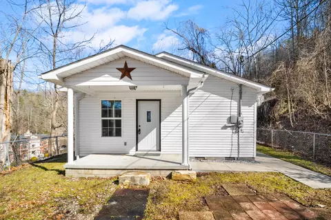 51 High St, Mckee, KY 40447