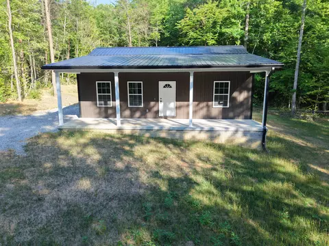 Exterior - 821 Pine Tree Rd, Nancy, KY 42544 photo 10 of 13