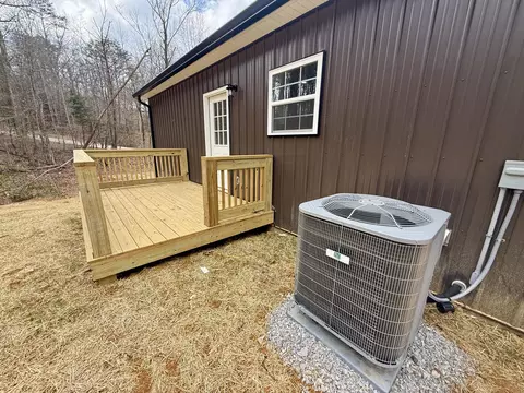 Exterior - 821 Pine Tree Rd, Nancy, KY 42544 photo 4 of 9