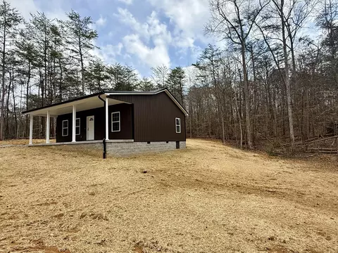 Exterior - 821 Pine Tree Rd, Nancy, KY 42544 photo 8 of 9