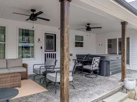 Exterior - 102 Woodlock Dr, Morehead, KY 40351 photo 2 of 12