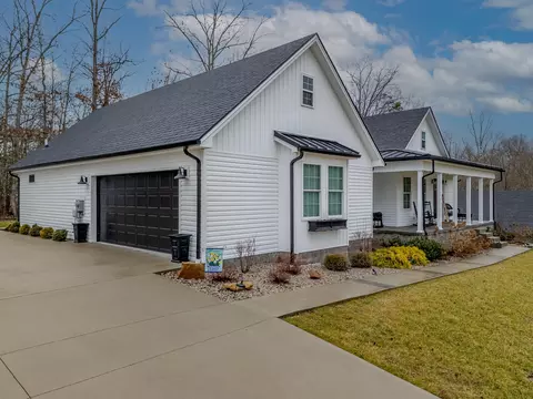 Exterior - 102 Woodlock Dr, Morehead, KY 40351 photo 8 of 12