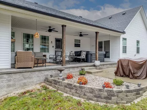 Exterior - 102 Woodlock Dr, Morehead, KY 40351 photo 4 of 12