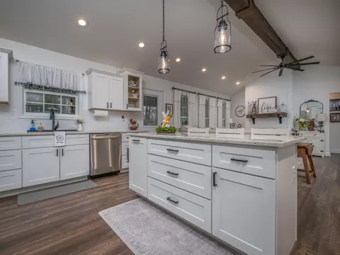 Kitchen - 102 Woodlock Dr, Morehead, KY 40351 photo 3 of 5