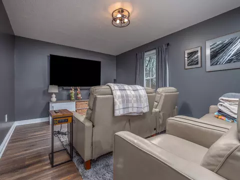 Living - 102 Woodlock Dr, Morehead, KY 40351 photo 3 of 4