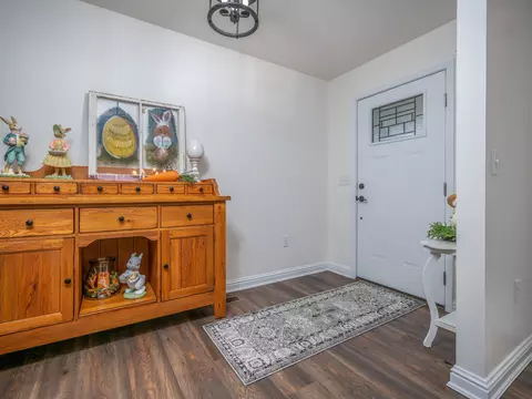 Entry Way - 102 Woodlock Dr, Morehead, KY 40351 photo 2 of 2
