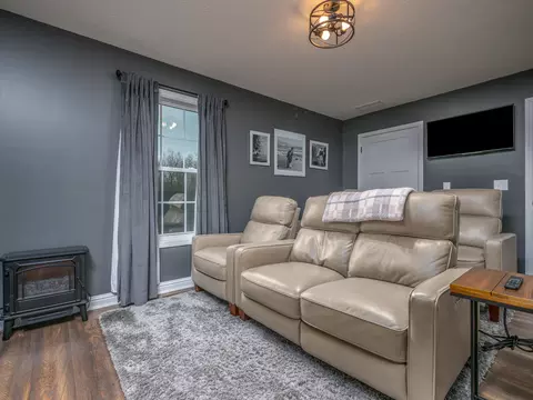 Living - 102 Woodlock Dr, Morehead, KY 40351 photo 4 of 4