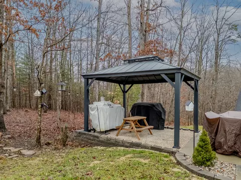 Exterior - 102 Woodlock Dr, Morehead, KY 40351 photo 5 of 12