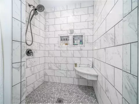 Bath - 102 Woodlock Dr, Morehead, KY 40351 photo 3 of 6