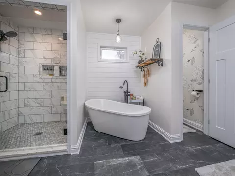 Bath - 102 Woodlock Dr, Morehead, KY 40351 photo 4 of 6