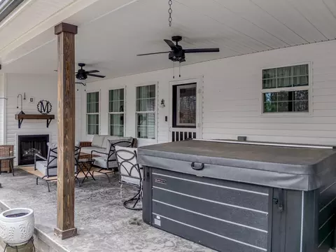 Exterior - 102 Woodlock Dr, Morehead, KY 40351 photo 3 of 12