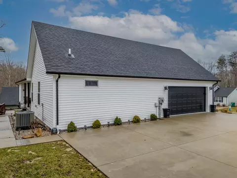 Exterior - 102 Woodlock Dr, Morehead, KY 40351 photo 7 of 12