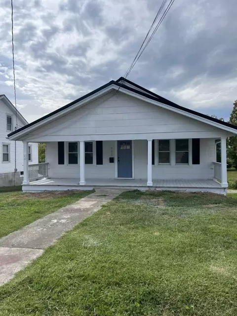 442 W Office St, Harrodsburg, KY 40330