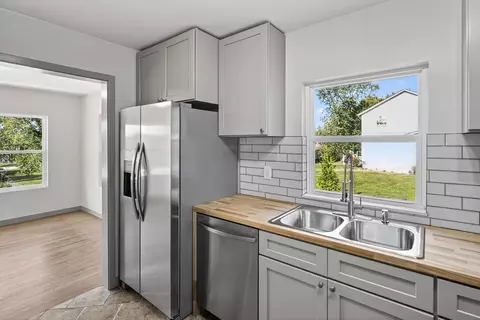Kitchen - 74 Summit, Burnside, KY 42519 photo 6 of 8