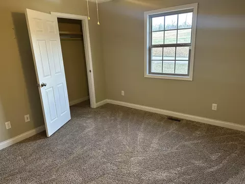 Bedroom - 1933 Holly Grove Rd, Corbin, KY 40701 photo 4 of 6