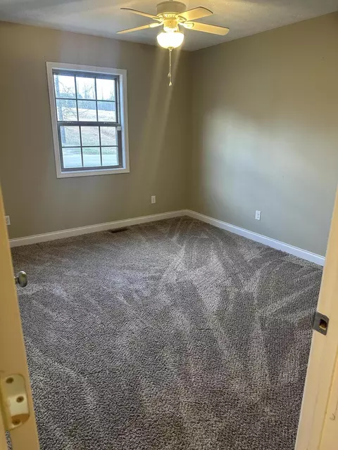 Bedroom - 1933 Holly Grove Rd, Corbin, KY 40701 photo 3 of 6