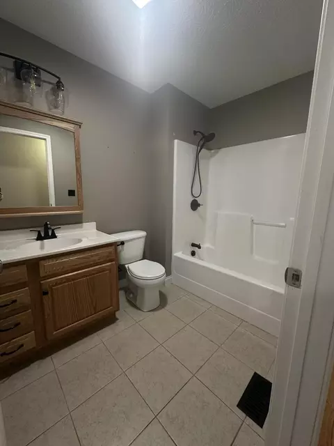Bath - 1933 Holly Grove Rd, Corbin, KY 40701 photo 2 of 2
