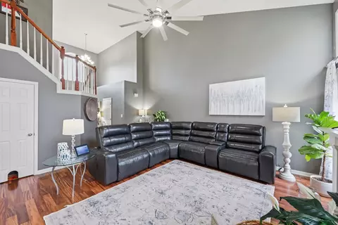 Living - 118 Chamberlain Dr, Georgetown, KY 40324 photo 1 of 3