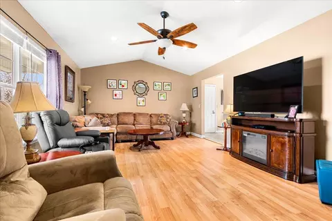 Living - 281 Country View Dr, Corbin, KY 40701 photo 1 of 2