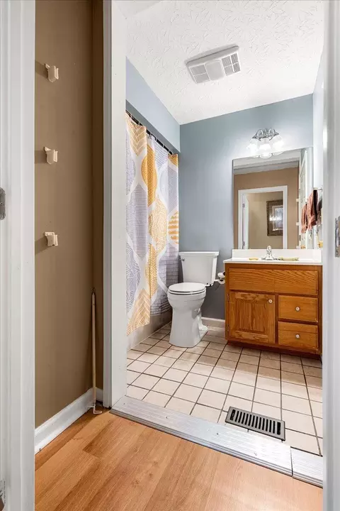 Bath - 281 Country View Dr, Corbin, KY 40701 photo 3 of 3