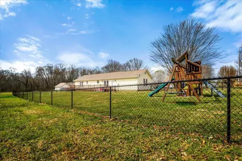 Exterior - 281 Country View Dr, Corbin, KY 40701 photo 12 of 17