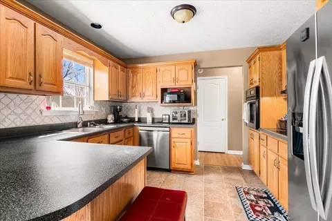 Kitchen - 281 Country View Dr, Corbin, KY 40701 photo 2 of 4