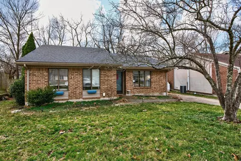 3465 Featheridge Dr, Lexington, KY 40515