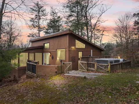 193 Suzanna Arch Dr, Campton, KY 41301