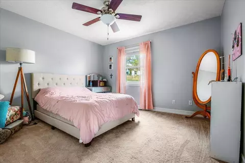 Bedroom - 2011 Cedar Ln, Corbin, KY 40701 photo 4 of 9