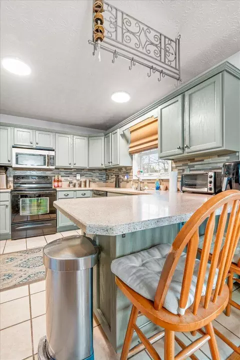 Kitchen - 2011 Cedar Ln, Corbin, KY 40701 photo 4 of 4