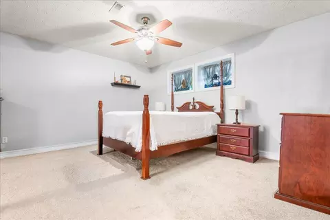 Bedroom - 2011 Cedar Ln, Corbin, KY 40701 photo 6 of 9