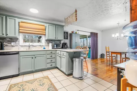 Kitchen - 2011 Cedar Ln, Corbin, KY 40701 photo 1 of 4