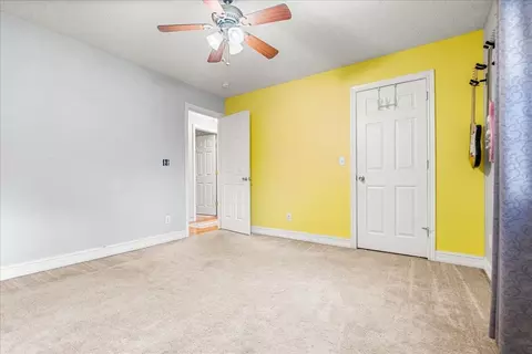 Bedroom - 2011 Cedar Ln, Corbin, KY 40701 photo 3 of 9