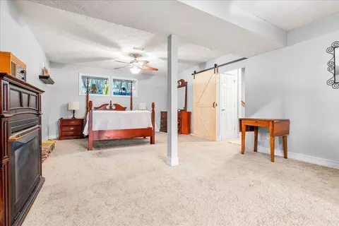 Bedroom - 2011 Cedar Ln, Corbin, KY 40701 photo 7 of 9