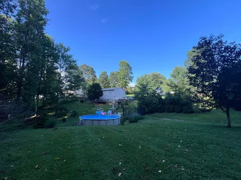Exterior - 2011 Cedar Ln, Corbin, KY 40701 photo 10 of 12
