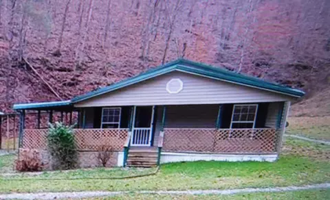 112 Carter Brock Rd, Pineville, KY 40977