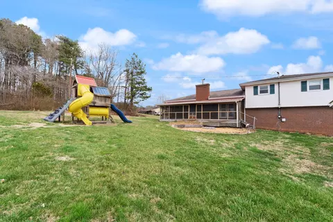 Exterior - 37 Skylark Dr, Corbin, KY 40701 photo 8 of 14