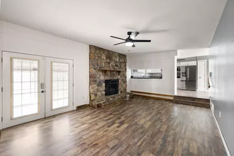 Living - 37 Skylark Dr, Corbin, KY 40701 photo 1 of 4