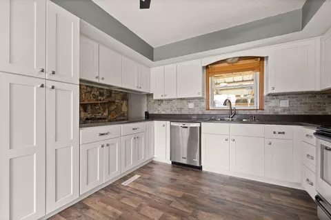 Kitchen - 37 Skylark Dr, Corbin, KY 40701 photo 2 of 3
