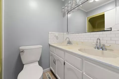 Bath - 37 Skylark Dr, Corbin, KY 40701 photo 2 of 3
