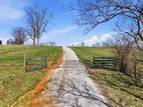 2849 Howards Mill Rd, Mount Sterling, KY 40353