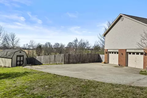 1309 1313 Twin Brook Dr, Berea, KY 40403 photo 3