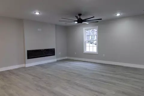 Living - 277 Malibu Dr, Corbin, KY 40701 photo 4 of 6