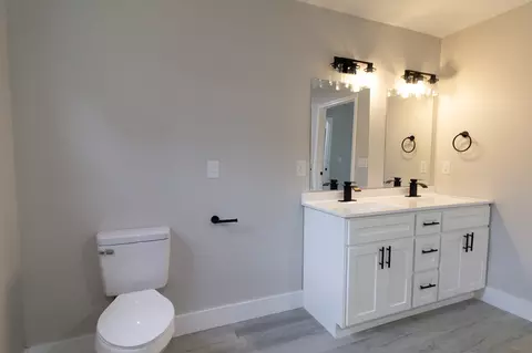 Bath - 277 Malibu Dr, Corbin, KY 40701 photo 2 of 5