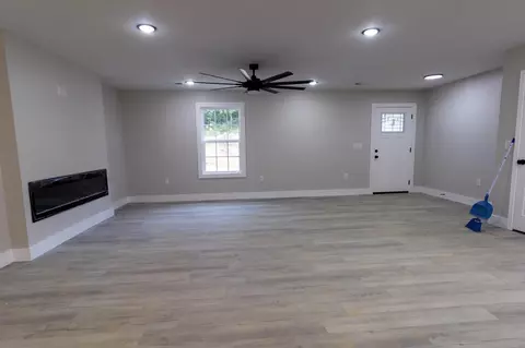 Living - 277 Malibu Dr, Corbin, KY 40701 photo 3 of 6