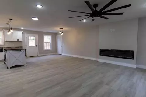 Living - 277 Malibu Dr, Corbin, KY 40701 photo 2 of 6