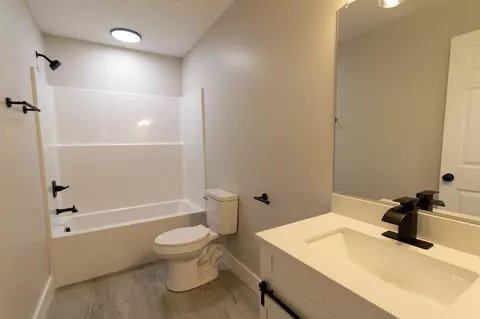 Bath - 277 Malibu Dr, Corbin, KY 40701 photo 4 of 5