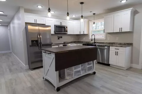 Kitchen - 277 Malibu Dr, Corbin, KY 40701 photo 2 of 4